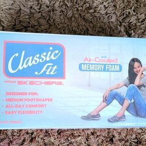 SKETCHERS  memory foam classic fit size 9
